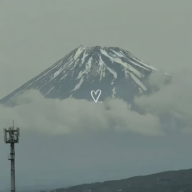 Catching a clear view of Mt. Fuji depends a lot on luck : การจะเห็นฟูจิต้องมีดวงพอสมควรเลย #japan #travelinjapan #yamanashi #fuji #shinkansen #familytrip #chartervan #charterbus #privatejapantour #privatetourguidethailand #tsp #travelserviceplanning #privatecarservice #ท่องเที่ยวญี่ปุ่น #ยามานาชิ #ฟูจิ #ชินคันเซ็น #ทริปนี้ที่รอคอย #รถส่วนตัวพร้อมคนขับ #ญี่ปุ่น #ทริปครอบครัว #รถตู้พร้อมคนขับ #รถบัสพร้อมคนขับ